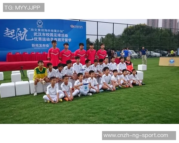 加比足球的崛起与发展探讨：从青训到职业联赛的成功之路